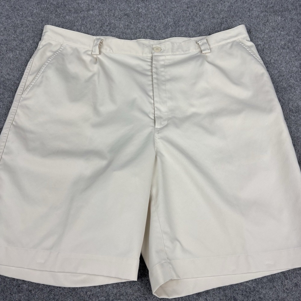 Under Armour Performance Golf Shorts Men's 40R White Flat Front Casual Stretch